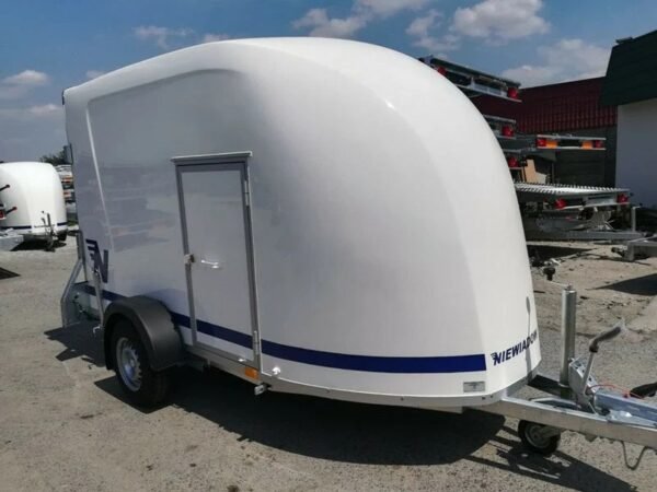 remolque de poliéster Niewiadów con puerta lateral y rampa de carga