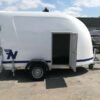 remolque de poliéster Niewiadów con puerta lateral y rampa de carga