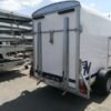 remolque de poliéster Niewiadów con puerta lateral y rampa de carga